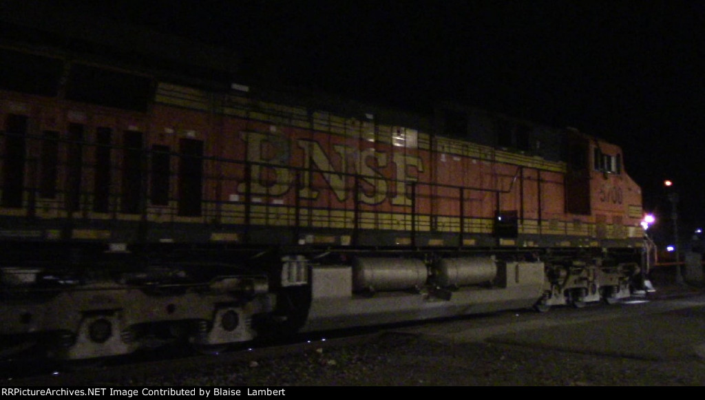 BNSF 5700